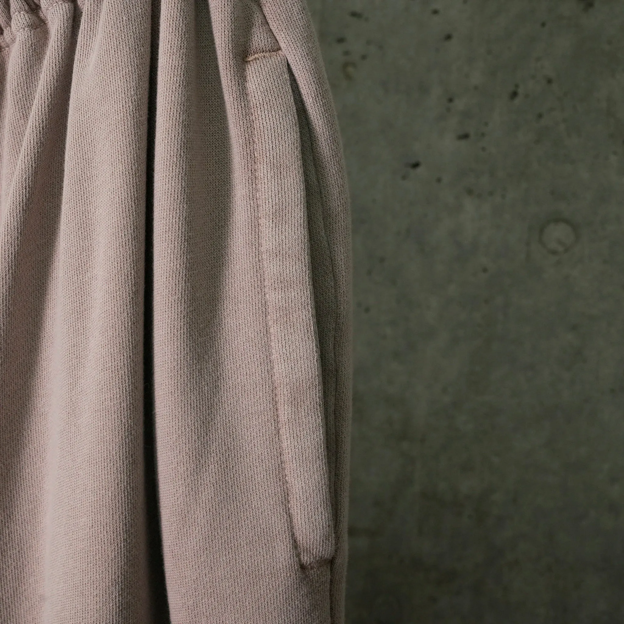 OVERSIZED SWEATPANTS WITH INTEGRATED RIB SHORTS / FADED TAUPE
